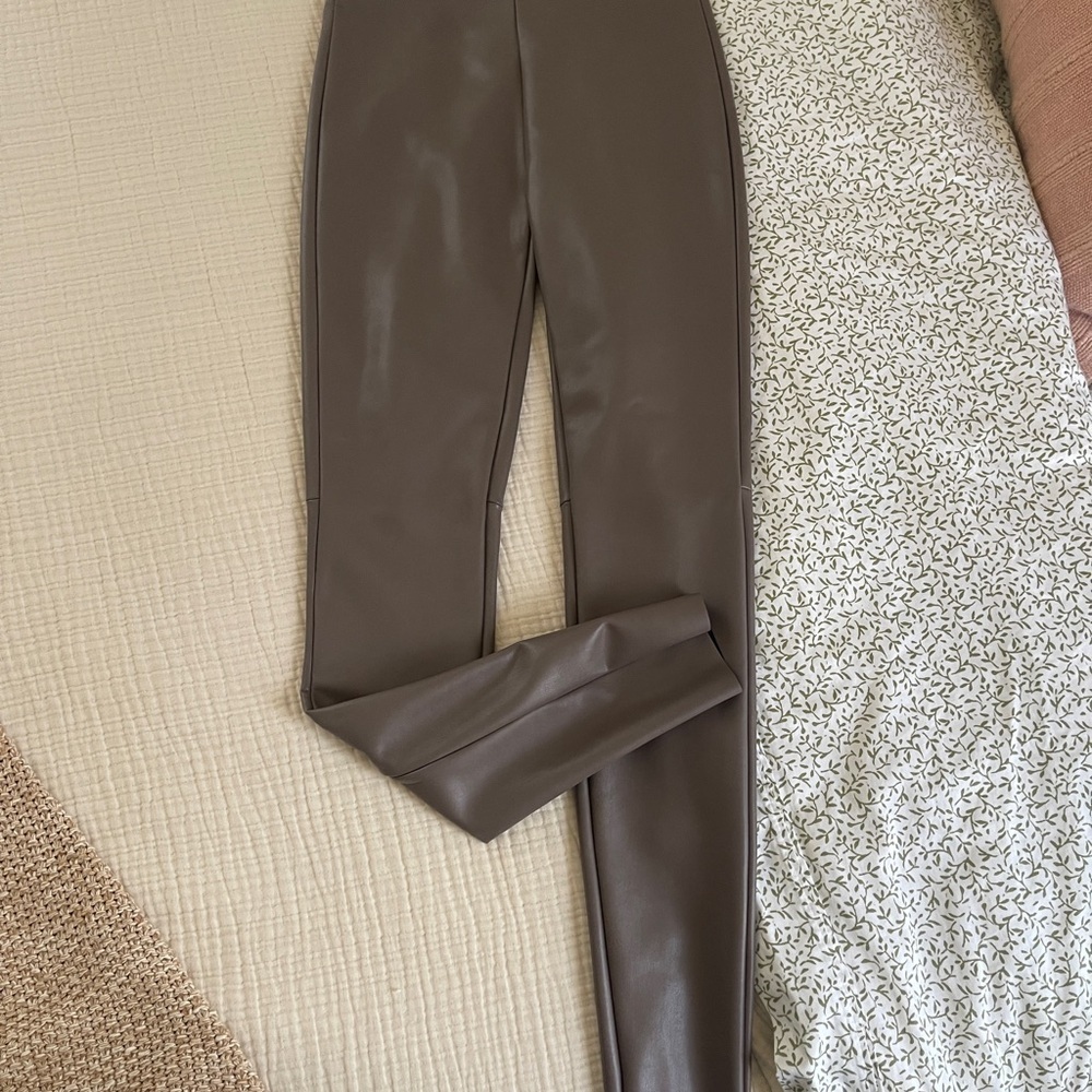 ROBELL model Enie Slick Skinny Tan Pants US Size 4 faux leather classic comfort